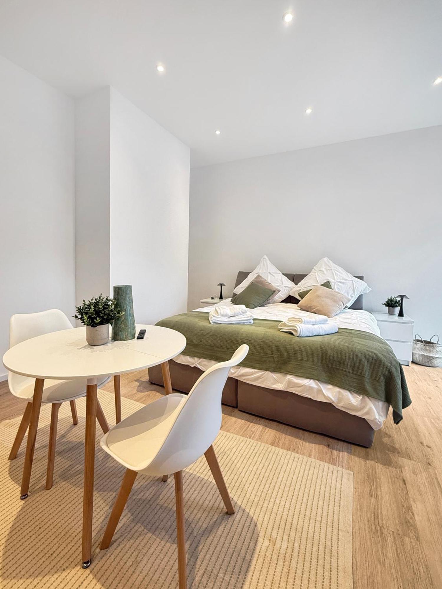 Rbj Immobilien *